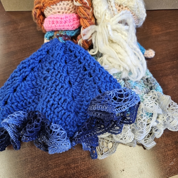 New Elsa and Anna Yarn Dolls From Disney's Frozen - Picture 2 of 4